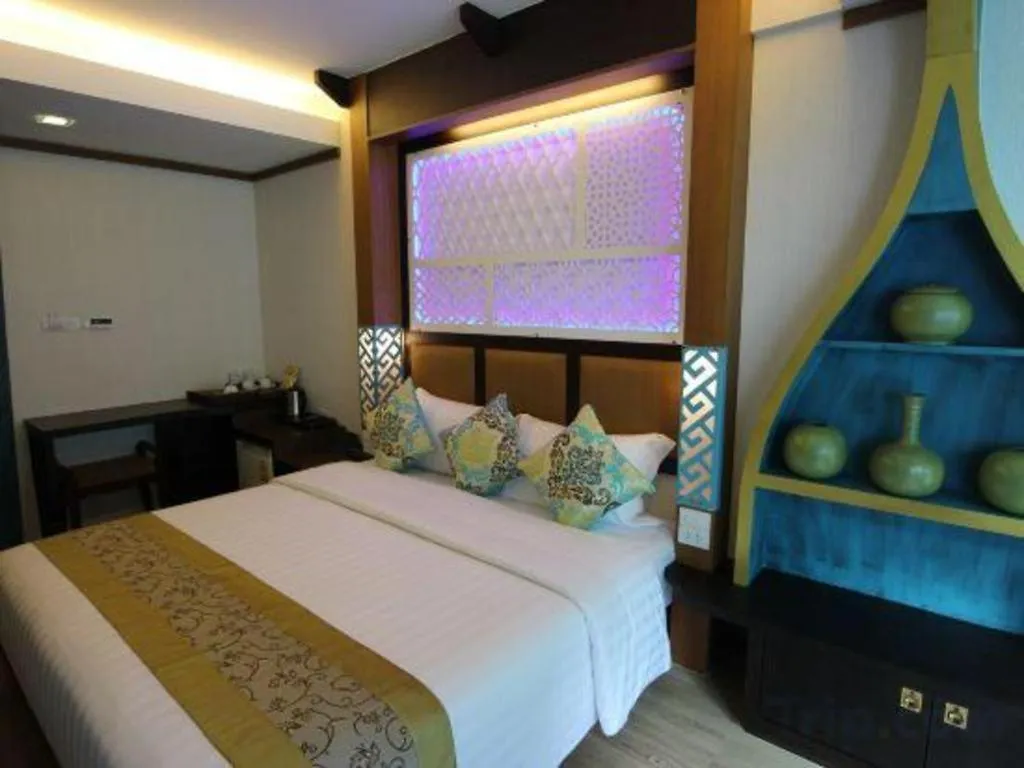 Phi Phi Nice Beach Hotel Hip